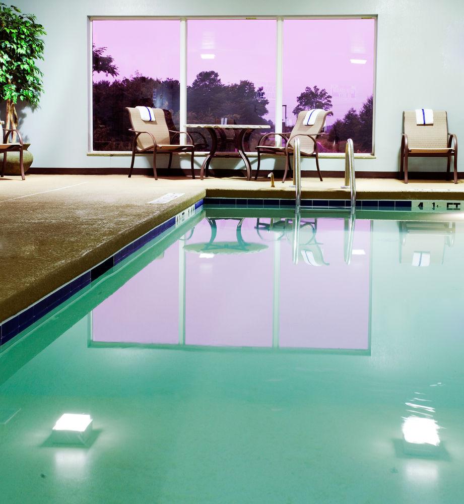 Holiday Inn Express Arrowood By Ihg Charlotte Exterior photo