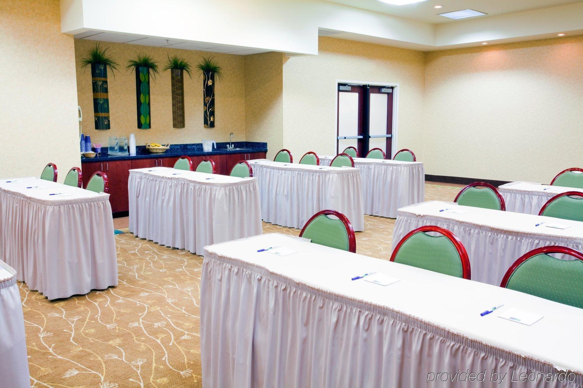 Holiday Inn Express Arrowood By Ihg Charlotte Facilities photo