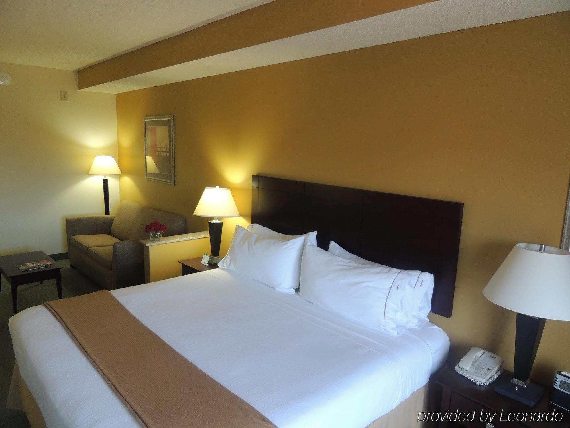 Holiday Inn Express Arrowood By Ihg Charlotte Exterior photo